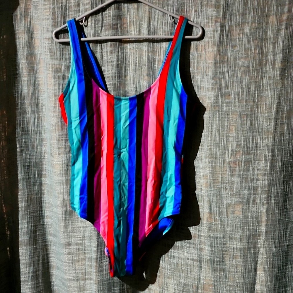 Old navy one piece swimming suit.